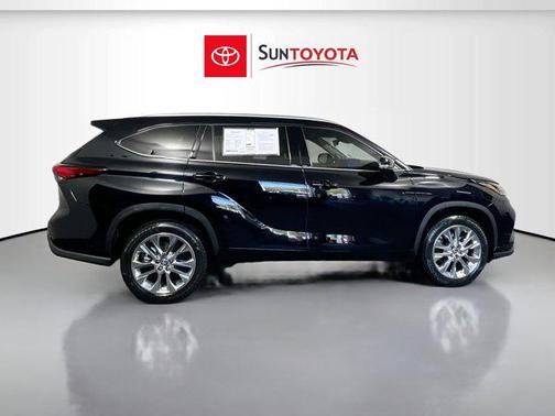 Midnight Black Metallic 2023 Toyota Highlander Limited