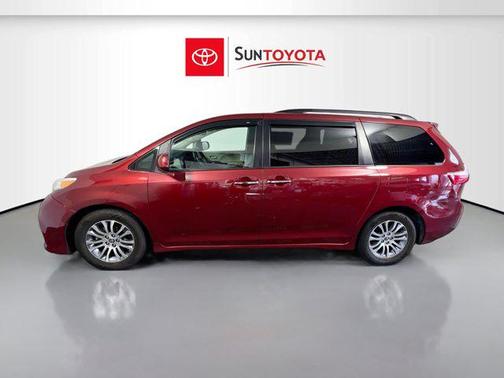 2020 Toyota Sienna XLE