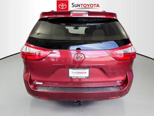 2020 Toyota Sienna XLE