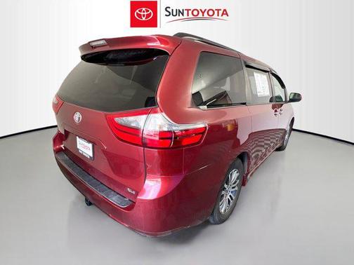 2020 Toyota Sienna XLE