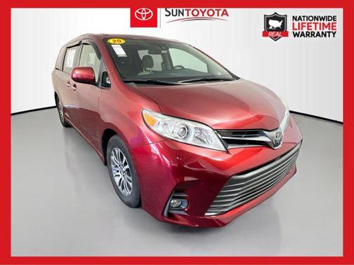 2020 Toyota Sienna XLE
