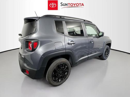Graphite Gray 2022 Jeep Renegade Latitude