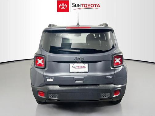 Graphite Gray 2022 Jeep Renegade Latitude