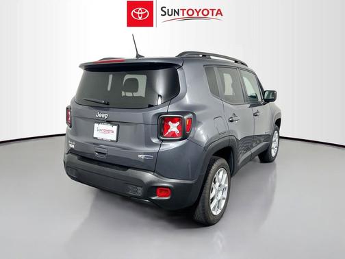 Graphite Gray 2022 Jeep Renegade Latitude