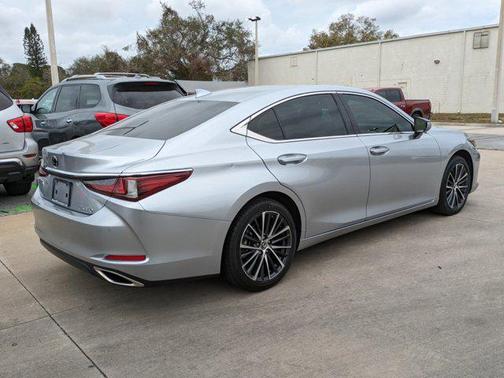 2022 Lexus ES 350 Base