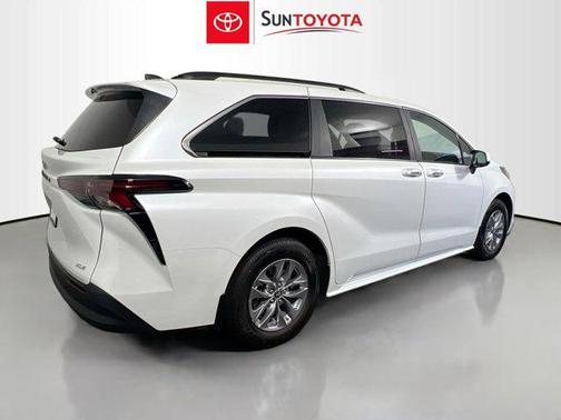 Wind Chill Pearl 2025 Toyota Sienna XLE