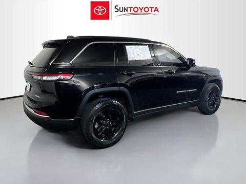 2024 Jeep Grand Cherokee Laredo