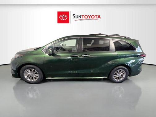 2022 Toyota Sienna XLE 8 Passenger