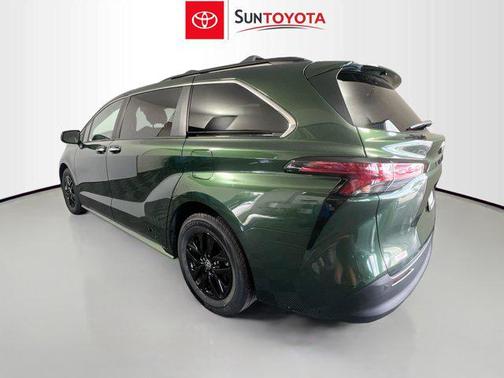 2022 Toyota Sienna XLE 8 Passenger