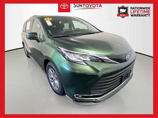 2022 Toyota Sienna XLE 8 Passenger