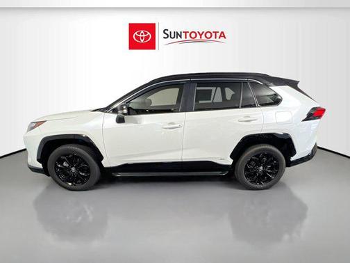 2022 Toyota RAV4 Hybrid SE