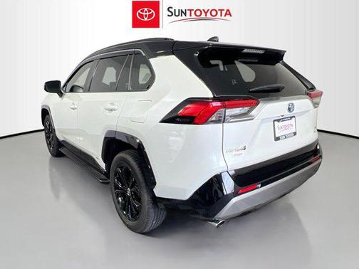 2022 Toyota RAV4 Hybrid SE
