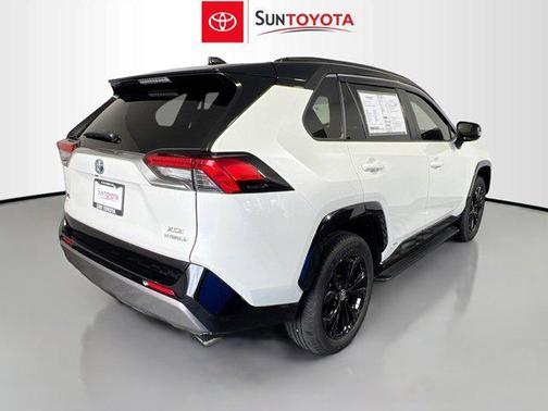 2022 Toyota RAV4 Hybrid SE