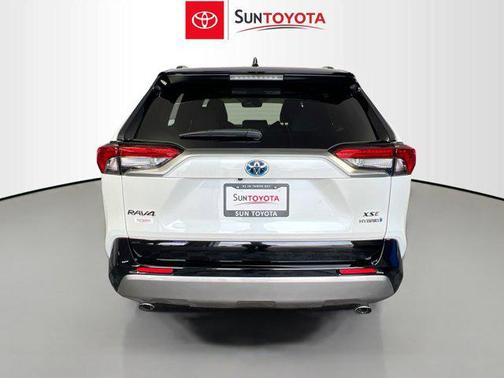 2022 Toyota RAV4 Hybrid SE