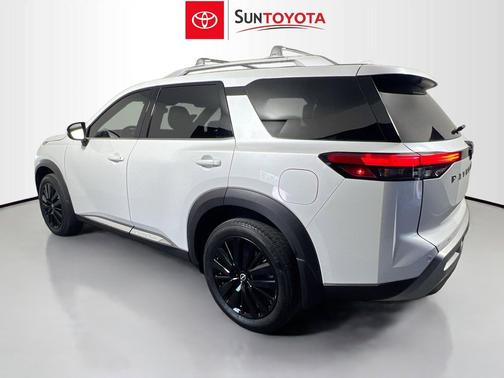 Everest White Pearl Tricoat 2025 Nissan Pathfinder Platinum FWD