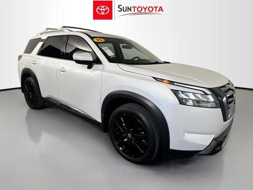 Everest White Pearl Tricoat 2025 Nissan Pathfinder Platinum FWD