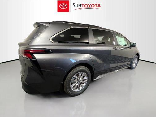 2025 Toyota Sienna XLE
