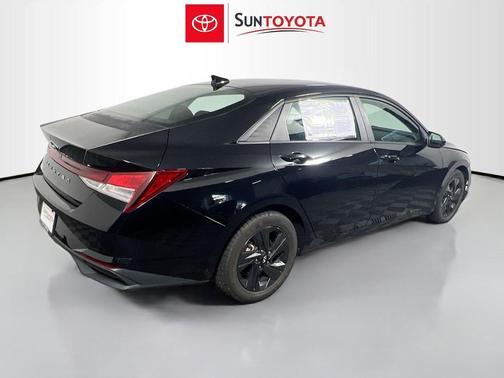 Phantom Black 2022 Hyundai ELANTRA SEL