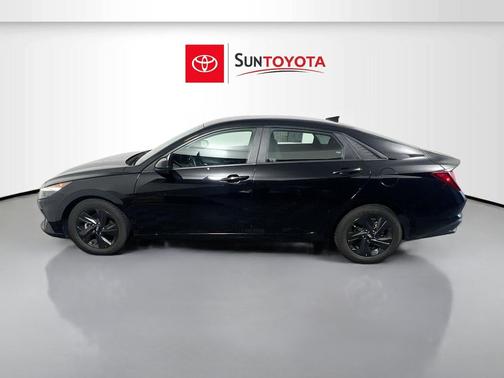 Phantom Black 2022 Hyundai ELANTRA SEL