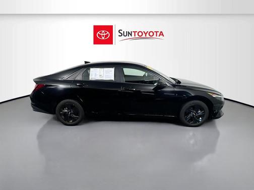 Phantom Black 2022 Hyundai ELANTRA SEL