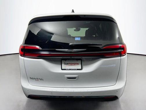 Bright White Clearcoat 2025 Chrysler Pacifica L