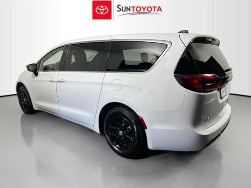 Bright White Clearcoat 2025 Chrysler Pacifica L