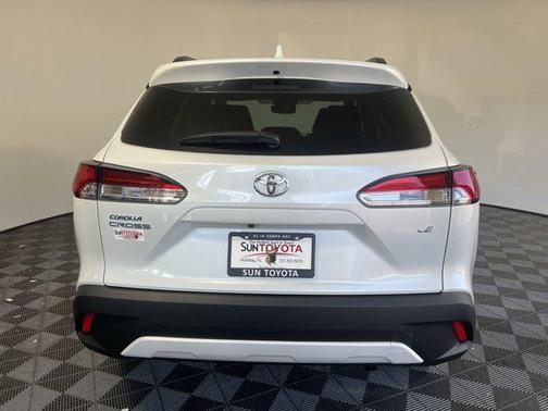 2024 Toyota Corolla Cross LE