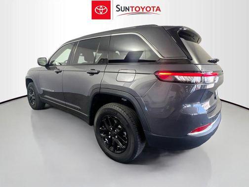 2023 Jeep Grand Cherokee Laredo
