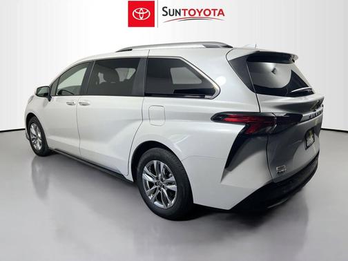 Wind Chill Pearl 2026 Toyota Sienna Limited
