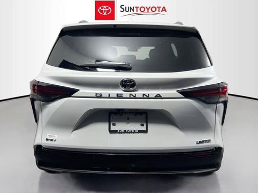 Wind Chill Pearl 2026 Toyota Sienna Limited