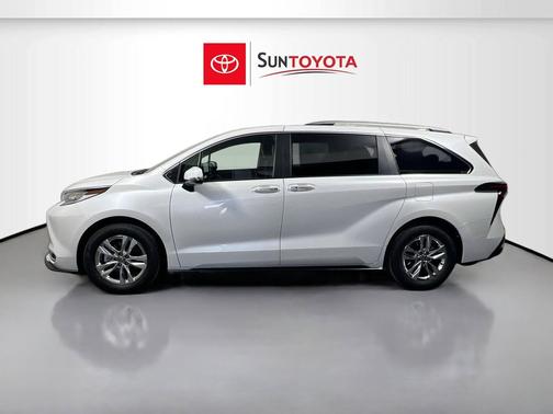 Wind Chill Pearl 2026 Toyota Sienna Limited