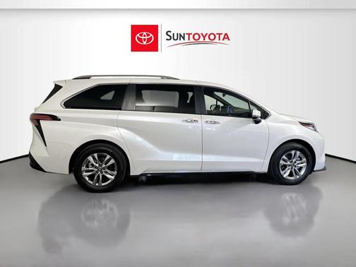 Wind Chill Pearl 2026 Toyota Sienna Limited
