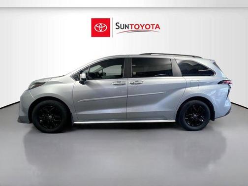 2022 Toyota Sienna LE