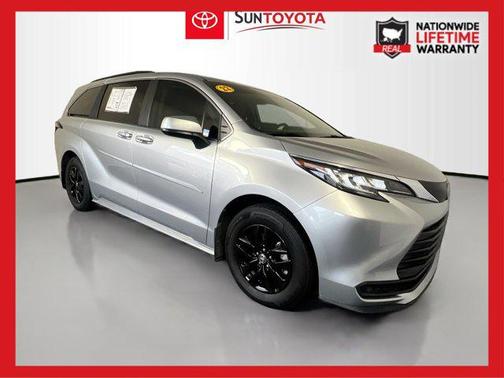2022 Toyota Sienna LE