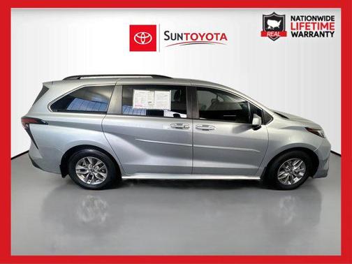 2022 Toyota Sienna LE