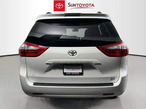 2019 Toyota Sienna XLE Premium