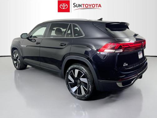 Deep Black Pearl 2026 Volkswagen Atlas Cross Sport 2.0T SE w/Technology 4MOTION