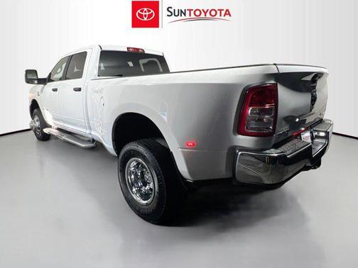 2024 RAM 3500 Big Horn Crew Cab 4x4 8' Box