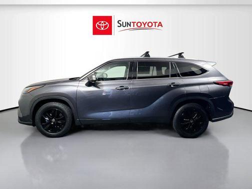 Magnetic Gray Metallic 2022 Toyota Highlander XLE