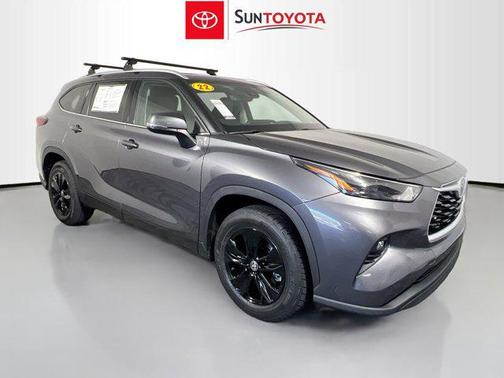 Magnetic Gray Metallic 2022 Toyota Highlander XLE