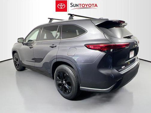 Magnetic Gray Metallic 2022 Toyota Highlander XLE