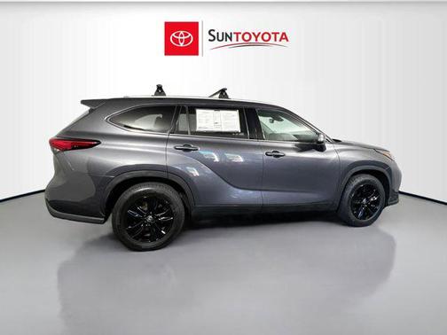Magnetic Gray Metallic 2022 Toyota Highlander XLE
