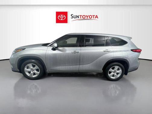 2022 Toyota Highlander LE