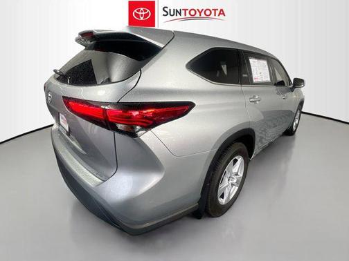 2022 Toyota Highlander LE