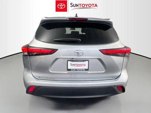 2022 Toyota Highlander LE