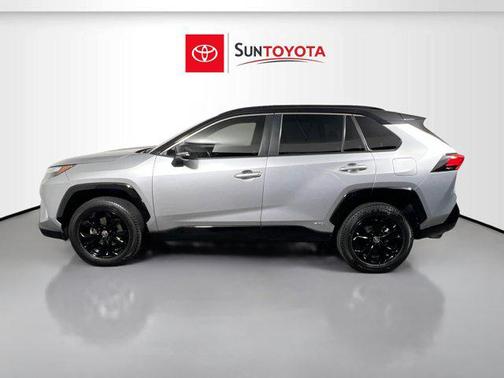 2022 Toyota RAV4 Hybrid SE