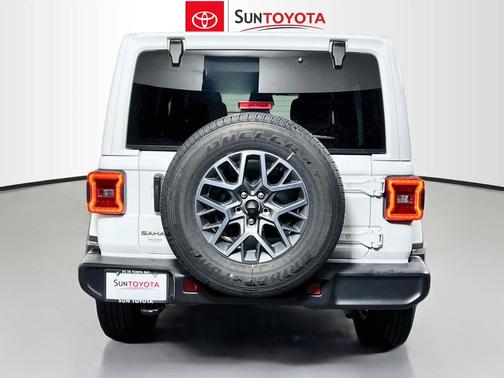 Bright White Clearcoat 2025 Jeep Wrangler 4-Door Sahara 4x4