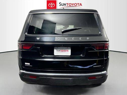 Diamond Black Crystal Pearlcoat 2022 Jeep Wagoneer Series III 4x4