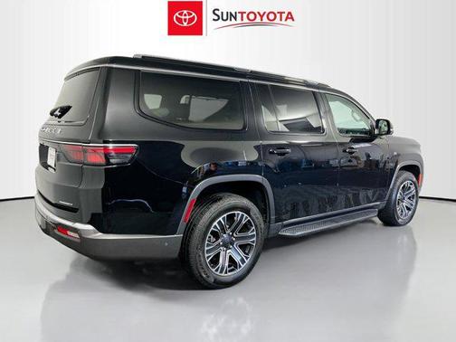 Diamond Black Crystal Pearlcoat 2022 Jeep Wagoneer Series III 4x4