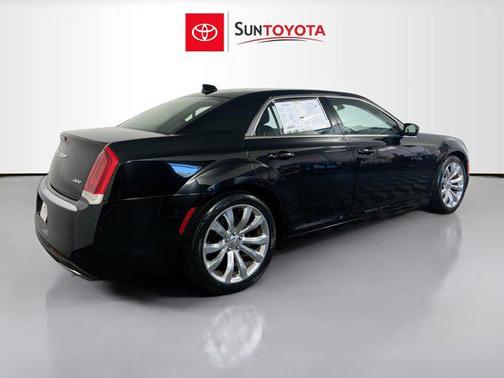 2017 Chrysler 300 Limited